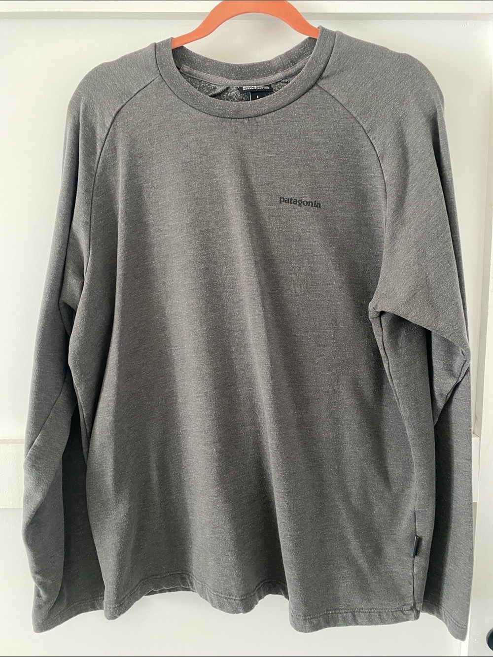 Patagonia Women’s Large Dark Gray Crewneck Sweatshirt